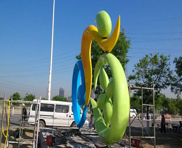 蕪湖雕塑廠家的雕塑作品在藝術(shù)創(chuàng)作中的主題構(gòu)思與創(chuàng)意方法是什么？