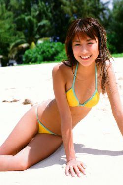 强行扒开她双腿撕烂内裤