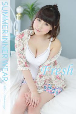 女生只穿一根线还小的三个点