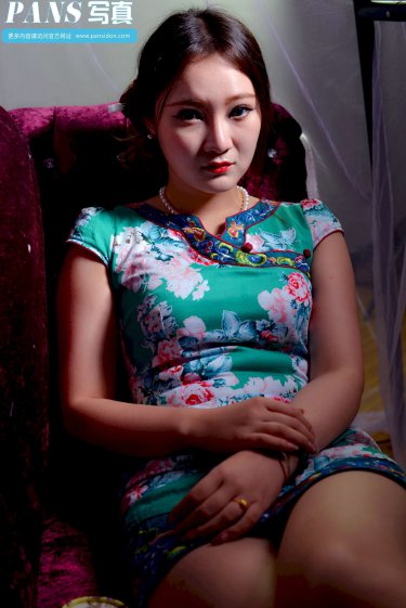 男人扒开女人双腿猛进女人
